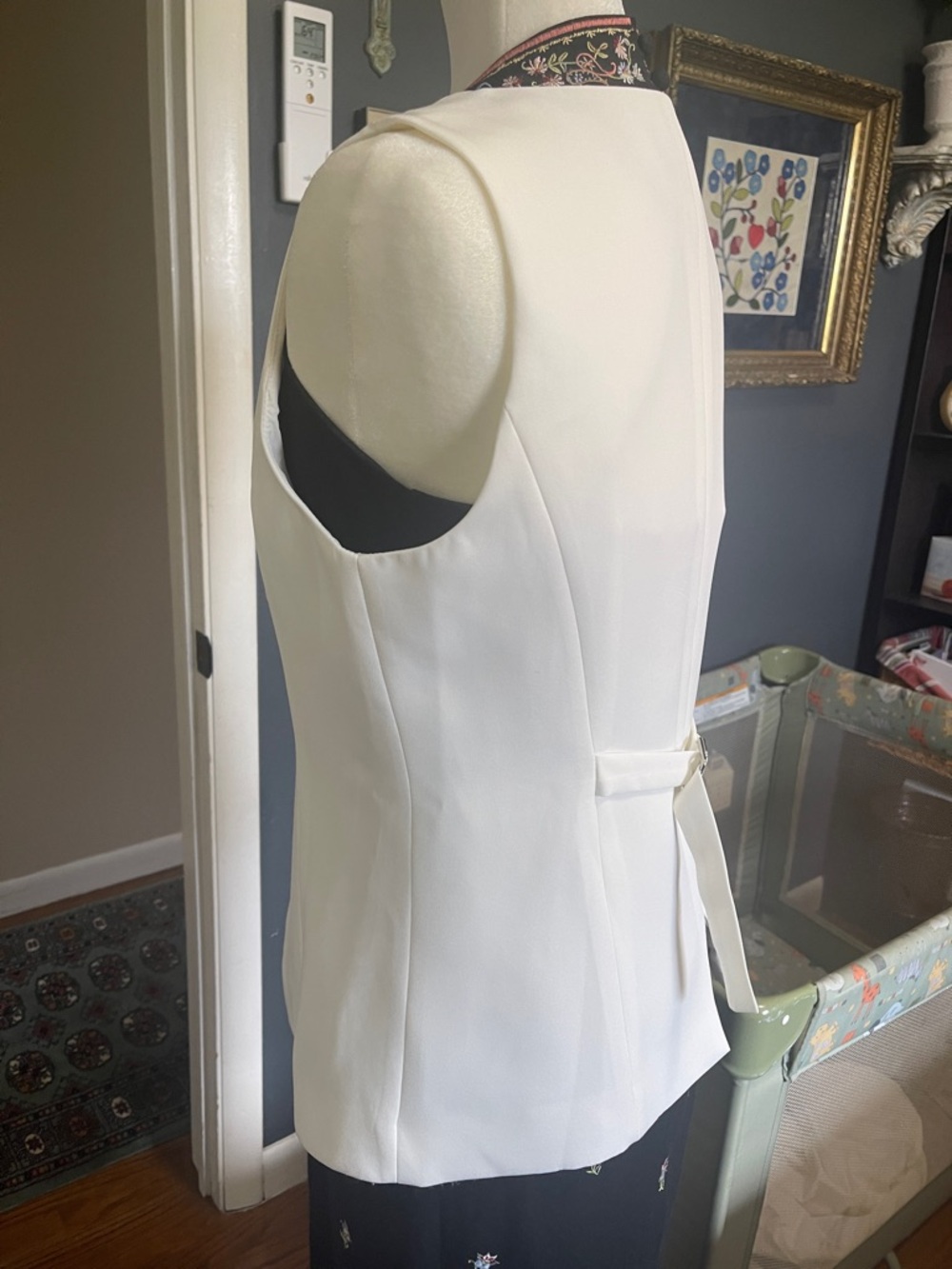 KIRUNDO White Sleeveless Tailored Vest - Picture 4 of 8